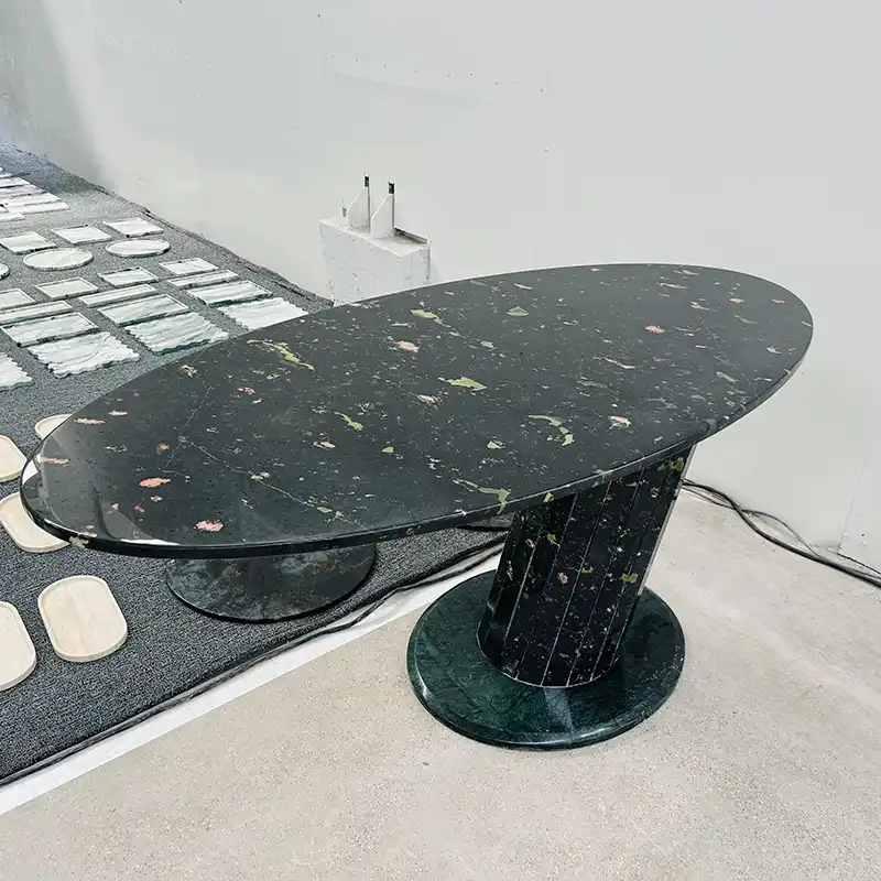 Mesa de jantar de mármore verde